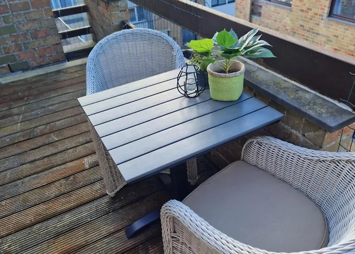 Very Large Duplex 4-bedroom Less Than 5 Minutes From The Sea! T46 *